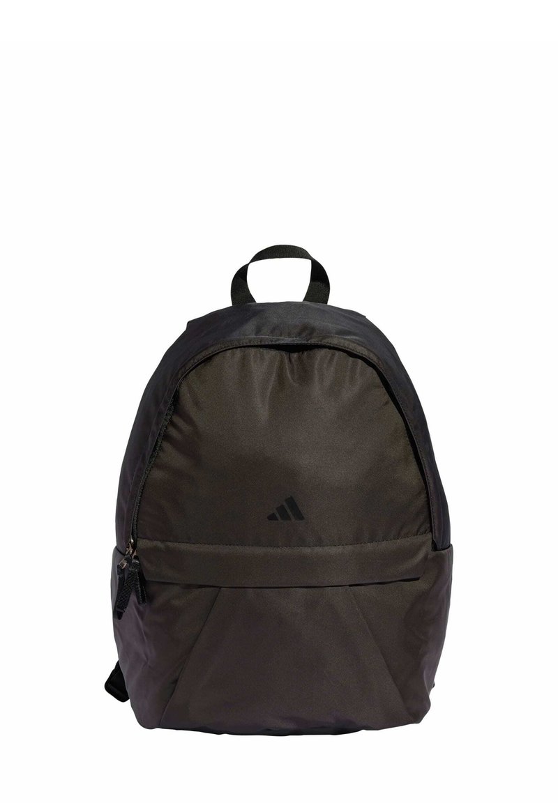 Zaino in tessuto nero con forma arrotondata, tasca frontale e maniglia superiore. Presenta il logo Adidas in nero sulla parte anteriore.