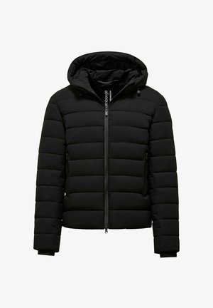 Zwarte pufferjack met capuchon, voorzien van horizontale gestikte delen, een rits aan de voorkant en twee zijzakken. Gladde textuur en compact ontwerp.