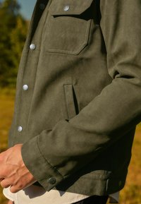 Next COLLARED TRUCKER - REGULAR FIT - Imiteret læderjakke - khaki green