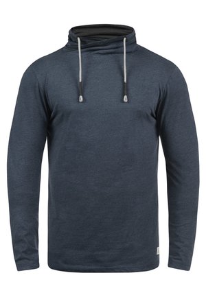 Navy kékszínű, hosszú ujjú pulóver, cowl nyakkal, húzózsinórral és texturált anyaggal. A bal alsó szegélyen található egy kis címke.