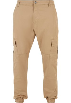 Pantalones cargo beige de algodón, con múltiples bolsillos laterales, puños elásticos y una cremallera con botón en la parte delantera.