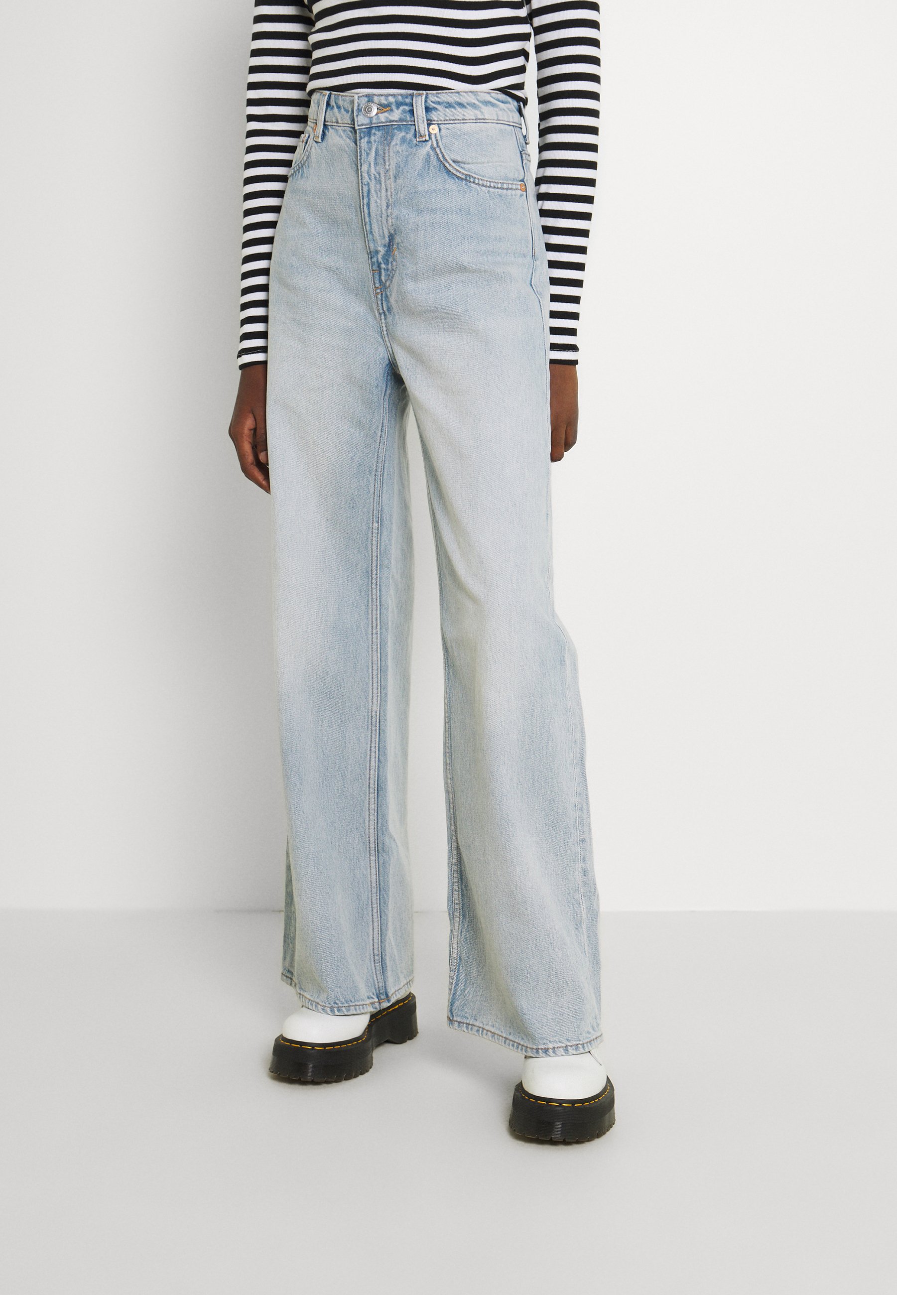Weekday ACE HIGH WIDE - Flared Jeans 