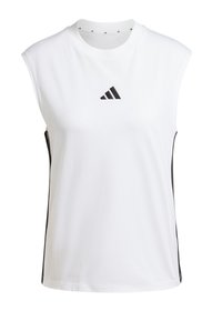 Top atlético sin mangas blanco hecho de algodón, con un logotipo negro de Adidas en el pecho y acentos laterales negros para contraste.