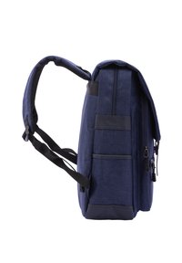 Sac à dos en tissu bleu marine avec des bretelles rembourrées réglables, plusieurs compartiments zippés et un fond renforcé pour la durabilité.
