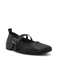 Scarpa flat in pelle nera con punta arrotondata, caratterizzata da due cinturini incrociati e dettagli in metallo dorato a forma di cerchio sulla caviglia.
