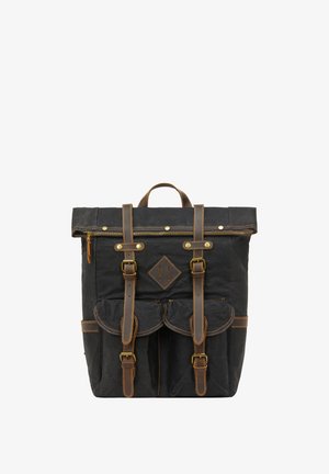 Rucsac negru din pânză, cu curele și accente din piele maro. Dispune de un sistem de închidere tip roll-top, o aplica în formă de diamant și două buzunare frontale cu închidere cu cataramă.