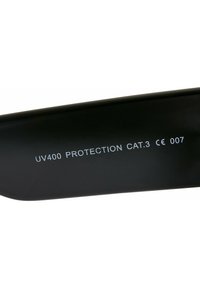 Mustad prillid kaarjas kujuga. Objektiivil on tekst "UV400 KAITSE CAT.3 CE 007" hõbedases kirjas. Sile ja läikiv pind.