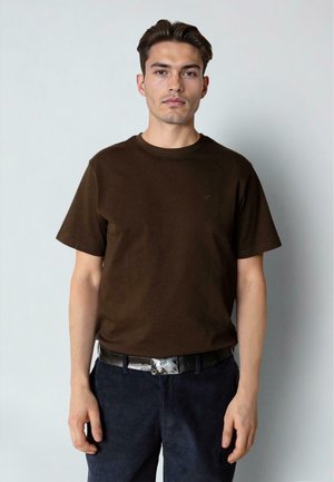 STABLE - T-shirts - dark brown