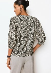 Next V-NECK - Bluză - black white