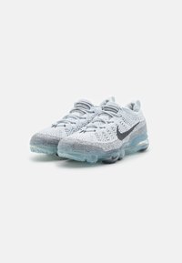 Nike Sportswear AIR VAPORMAX 2023 FLYKNIT - Tenisky - pure platinum/white/anthracite