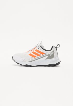 adidas Terrex TRACEFINDER 2 - Vaelluskengät - grey/orange