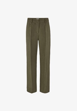 Olivgrüne, gerade geschnittene Hose mit Gürtelschlaufen, vorderem Reißverschluss und maßgeschneiderten Bügelfalten entlang jedes Beins vor weißem Hintergrund.