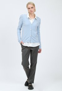 INFLUENCER V-NECK WITH PUFFED SLEEVES - Strickjacke - iceberg