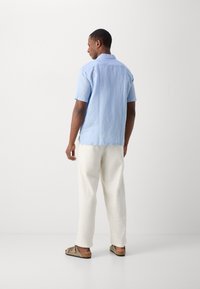 Marc O'Polo CAMP COLLAR SHORT SLEEVES ONE RECTANGULAR CHEST POCKET SLITS AT SIDE SEAMS - Ing - multi  homestead blue
