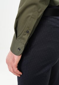 Eterna Camisa - olive