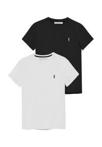 Twee t-shirts met korte mouwen: één zwart, één wit. Beide hebben een ronde halslijn en een klein logo op de borst. Gemaakt van gladde stof.