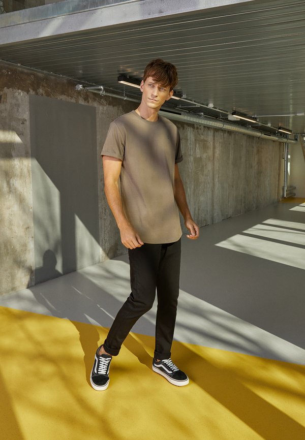 LASH - Basic T-shirt - turf