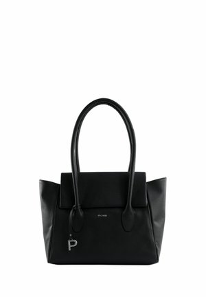 Sac à main en cuir noir avec deux longues anses, rabat avant et un petit pendentif argenté en forme de "P" suspendu à une anse.