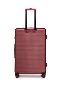 Harde koffer in metallic bordeaux, met geribbeld ontwerp, voorzien van een zwarte uitschuifbare handvat en vier wielen voor gemakkelijke mobiliteit.
