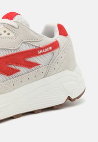 HI-TEC HTS74 SHADOW UNISEX  - Sneakers low - star white/red alert
