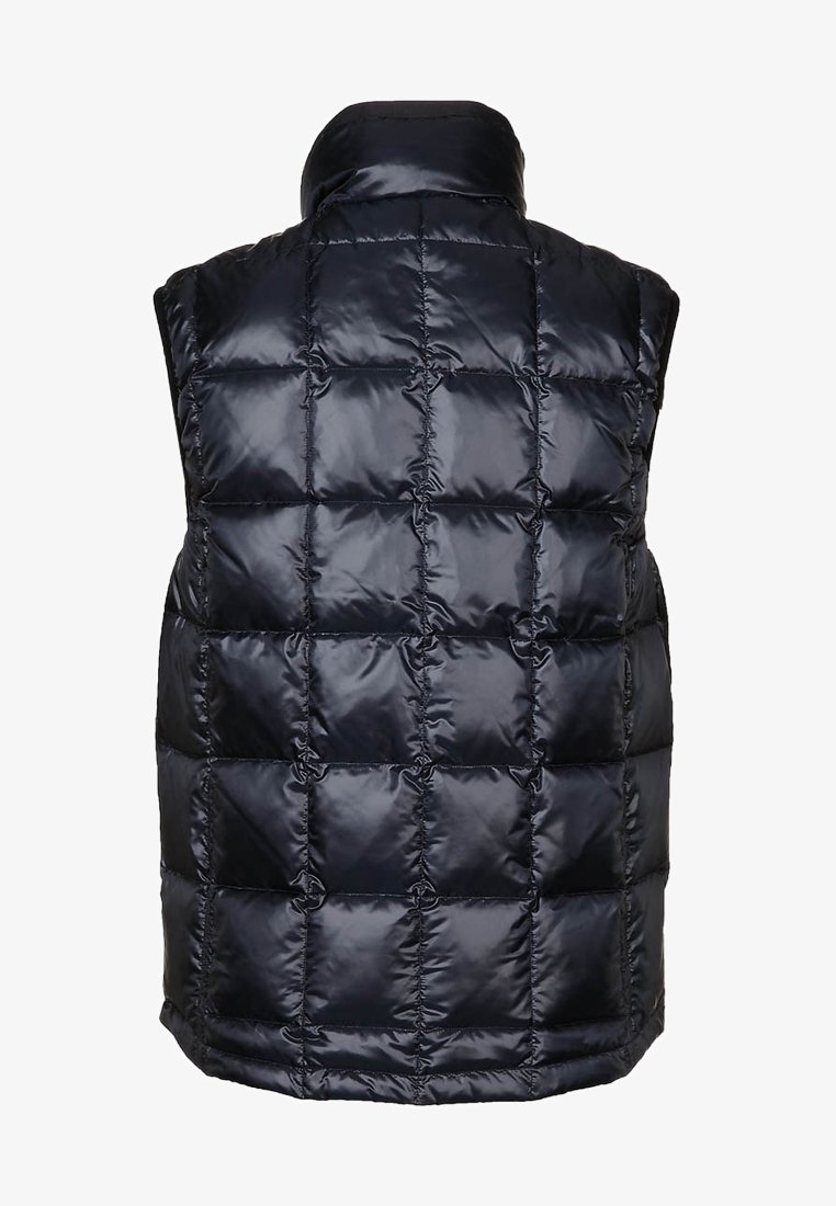 Laivaston sininen puffertoppi korkean kauluksen, tikatun muotoilun ja kiiltävän pinnan kanssa. Ilman hihoja; siinä on neliömäinen ommeltu kuviomuoto, joka tarjoaa lämpöä.