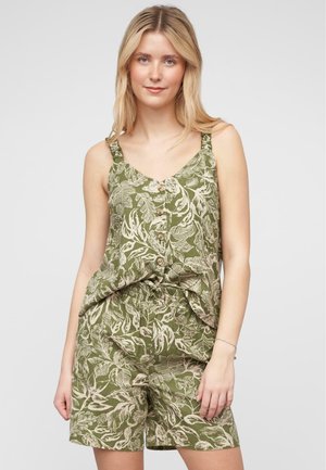 Grüner Jumpsuit mit floralem Muster, V-Ausschnitt, Knopfdetails und verstellbaren Trägern, ausgestattet mit locker geschnittenen Shorts und einem entspannten Design.