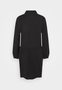 Robe noire à manches longues longueur genou avec col, poignets élastiques et détail froncé à la taille, vue de dos.