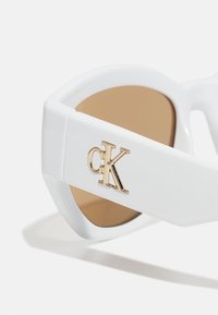 Calvin Klein Jeans Gafas de sol - white