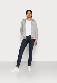 Tommy Hilfiger HERITAGE CREW NECK TEE - T-Shirt basic - classic white