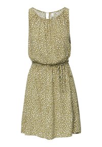 Kortärmad, olivgrön klänning med vita prickar, smal midja och plymerad halsringning. Har en nyckelhålsknäppning bak.