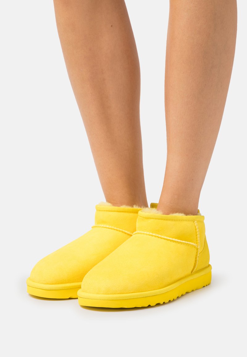 UGG CLASSIC ULTRA Ankle Boot canary/gelb Zalando.de