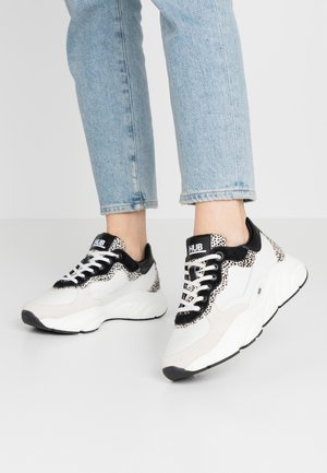 Matalavartiset tennarit - off-white