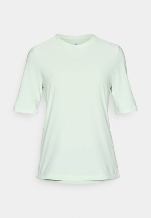 Hellgrünes T-Shirt mit kurzen Ärmeln aus weichem Stoff, mit Rundhalsausschnitt und lässiger Passform, ideal für Komfort und Bewegungsfreiheit.