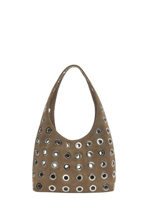 Hnedá semišová kabelka s oblým držadlom, zdobená viacerými kovovými striebornými okrúhlymi očkami rôznych veľkostí po celej ploche.