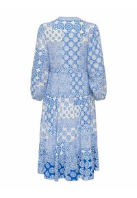 Abito a maniche lunghe blu e bianco con scollo rotondo e gonna a strati. Presenta intricati motivi floreali e geometrici.