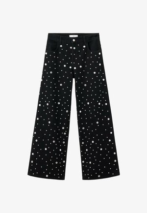 Jeans neri a gamba larga con un motivo sparso di borchie argento, dotati di tasche anteriori e di un tradizionale design a cinque tasche.