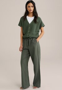 WE Fashion Vesta na kopčanje - army green