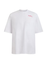 Biały, oversize, krótki rękaw, t-shirt z okrągłym dekoltem i małym czerwonym logo w stylu kursywy na lewej górnej piersi z napisem "Rose Ansunny".