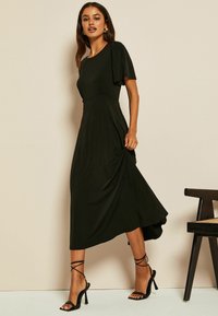 Friends Like These ITY FLUTTER SHORT SLEEVE MIDI - Trikoomekko - black