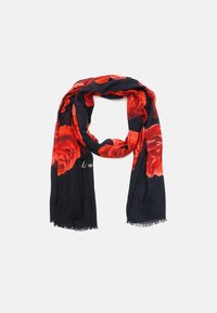 Schwarzer Schal mit großen roten Rosen und Fransenrand, aus leichtem Stoff gefertigt, geeignet für verschiedene Styling-Optionen.
