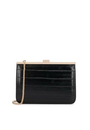 Pochette rectangulaire noire avec motif texturé, cadre métallique doré et chaîne dorée sur fond blanc.