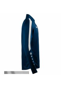 Marineblauw sportshirt met lange mouwen, voorzien van witte mesh accenten, kraag en drukknoopdetails op de mouwen. Soepele textuur, atletisch ontwerp.