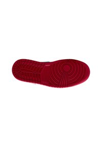 Rote Gummisohle mit einem strukturierten Grip-Muster, das kreisförmige und lineare Rillen sowie ein zentrales, kreisförmiges Logodetail aufweist.