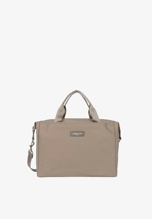 Sac rectangulaire beige Lancaster Paris avec double poignée supérieure et bandoulière latérale réglable, patch logo visible à l'avant.