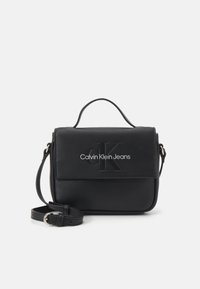 Calvin Klein Jeans - SCULPTED FLAP MONO - Soma ar siksnu pāri ķermenim - black Miniatūras attēls 1