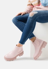 Even&Odd Botas de tornozelo com plataforma - light pink