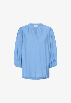 Lichtblauwe blouse van gladde stof, met een v-hals, drie kwart pofmouwen met gathered cuffs, en een relaxte pasvorm.