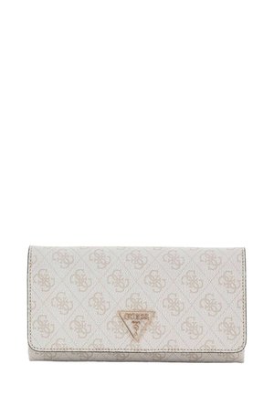 Portefeuille Guess beige à motifs avec plusieurs logos en relief et une plaque triangulaire en métal portant le logo Guess sur le rabat avant.