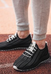 Ombre OM-FOKS - Sneakers basse - black