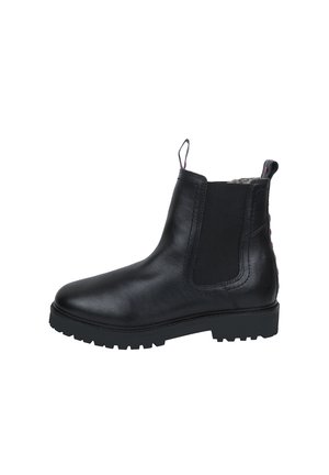 Zwarte leren Chelsea-boot met elastische zijpanelen, verhoge hak, gestructureerde zool en een trekband voor gemakkelijke aan- en uitdoen. Glad afwerking en slank ontwerp.